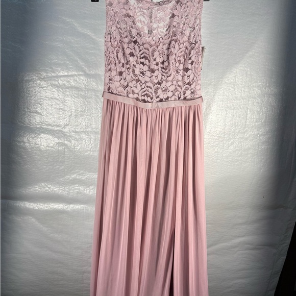 Elegant Lace Bodice Prom Dress in Blush Pink - Picture 5 of 8
